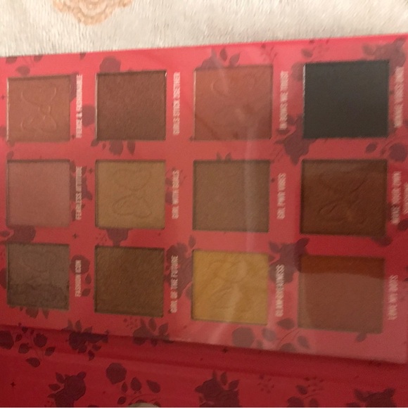 Disney Minnie Mouse Eyeshadow Palette - Picture 6 of 6